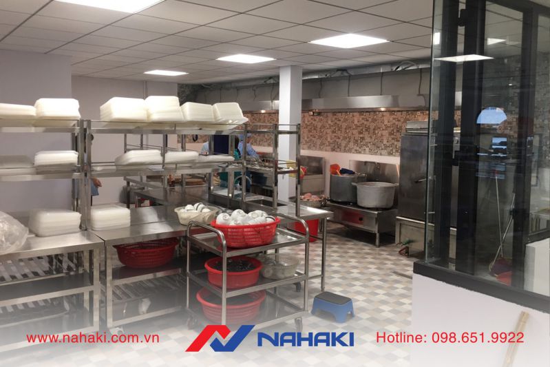 Sử dụng dụng cụ nấu nướng chuyên dụng để tăng năng suất hầm với bếp hầm công nghiệp NAHAKI