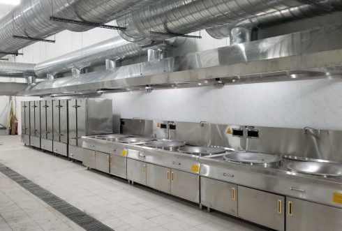 Bếp ăn trong khu công nghiệp cần được thiết kế để đáp ứng công suất cao, vận hành trơn tru, hiệu quả 