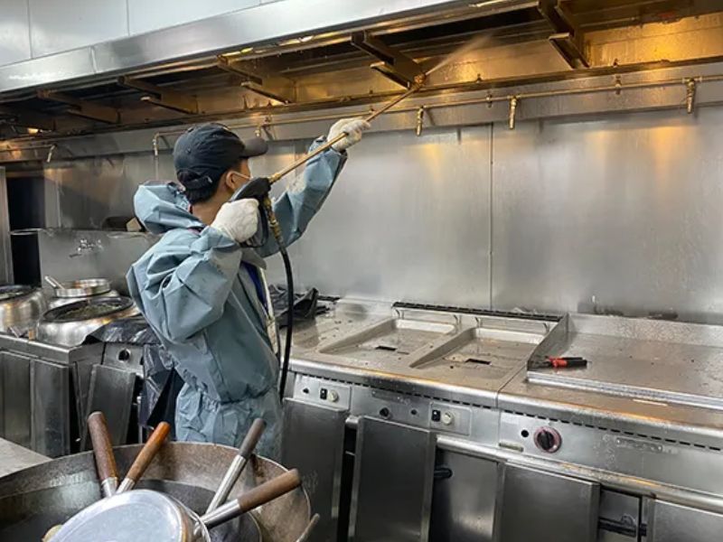 Nên vệ sinh hệ thống hút mùi - lọc khí định kỳ 1 đến 2 tháng/ lần