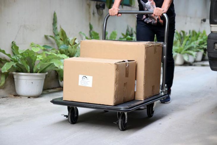 Xe đẩy inox 1 tầng dùng để vận chuyển hàng hóa một cách nhanh chóng, thuận tiện