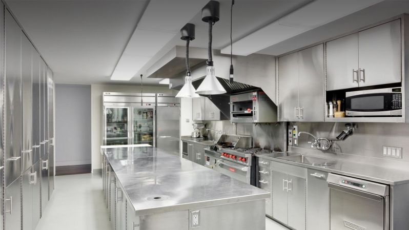 Bàn đông lạnh NAHAKI là 1 trong các “thiết bị tiêu chuẩn” của mô hình bếp hiện đại