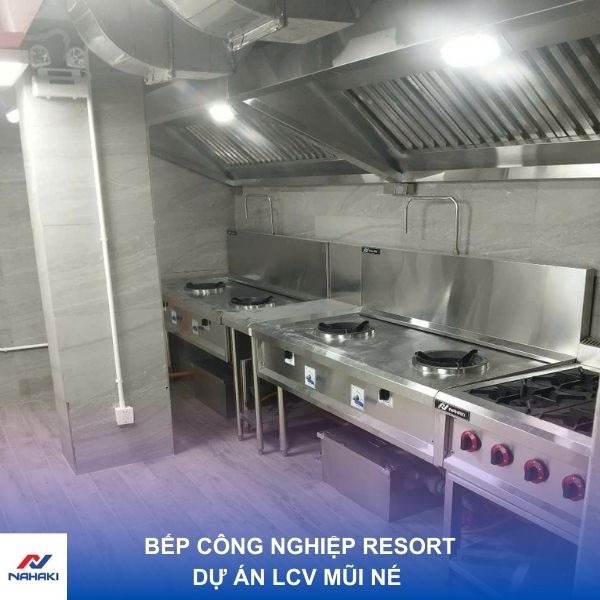 Việc lắp đặt bếp Á 2 họng cần được tính toán kỹ lưỡng để đảm bảo vận hành bếp trơn tru, hiệu quả