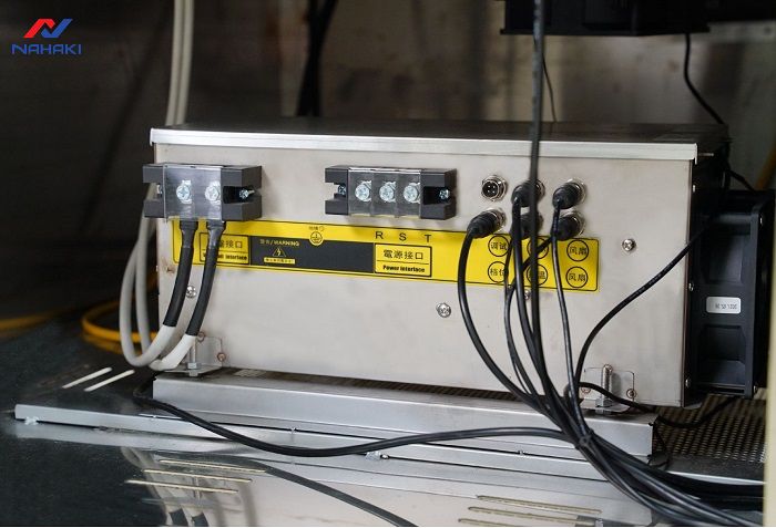 bep-tu-cong-nghiep-dung-dien-220v-hay-380v