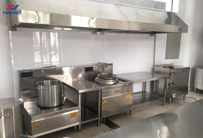 bep-tu-cong-nghiep-dung-dien-220v-hay-380v