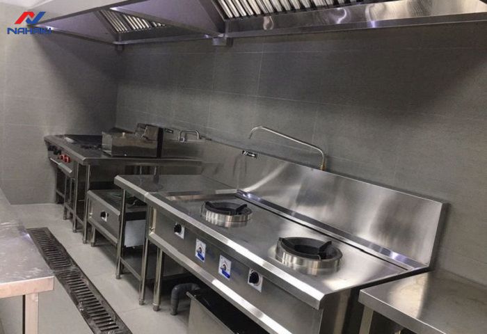 bep-tu-cong-nghiep-dung-dien-220v-hay-380v