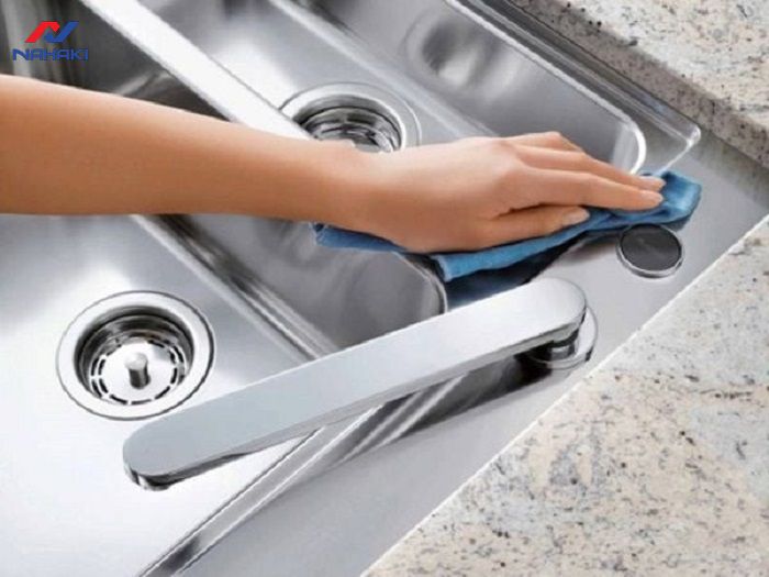 ve-sinh-quay-pha-che-inox